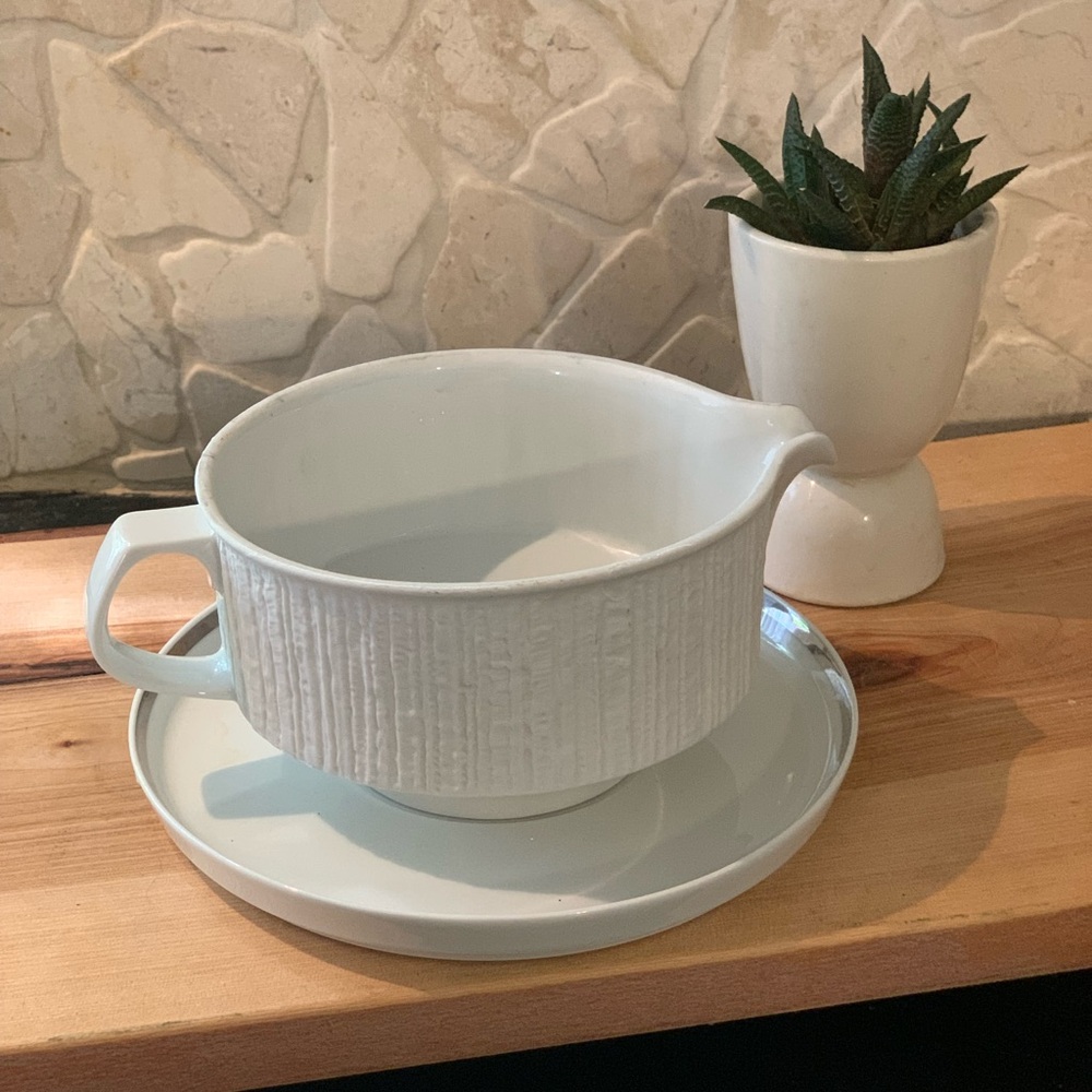 THOMAS | 2 Piece | Arcta Gravy Boat & Under Plate